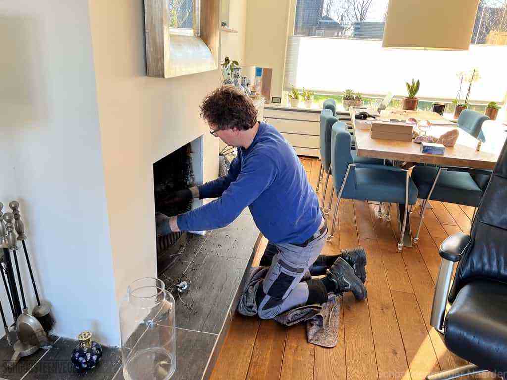 Schouwveger Naarden kleed schoorsteenreiniger Schouwveger Naarden kleed schoorsteenreiniger
