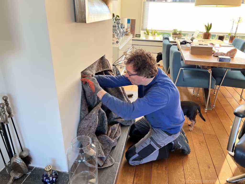 Schouwveger Naarden kleed schoorsteenreiniger Schouwveger Naarden kleed schoorsteenreiniger